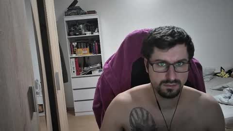 Snapshot of dan_the_man405 chatting on 02/15/25, 10:21 King Dan online show from 02/15/25, 10:21