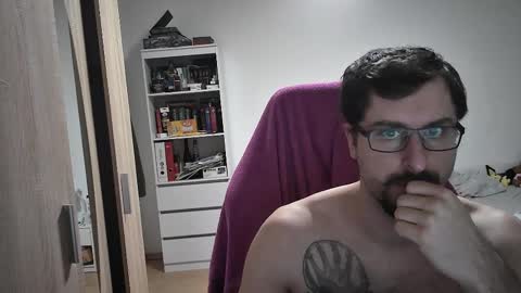 Snapshot of dan_the_man405 chatting on 02/17/25, 07:10 King Dan online show from 02/17/25, 07:10