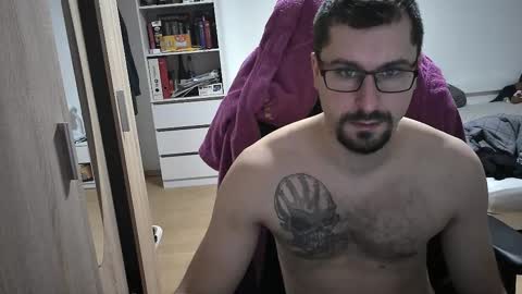 Snapshot of dan_the_man405 chatting on 02/19/25, 07:48 King Dan online show from 02/19/25, 07:48