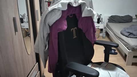 Snapshot of dan_the_man405 chatting on 03/02/25, 07:34 King Dan online show from 03/02/25, 07:34