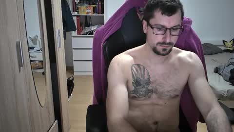 Snapshot of dan_the_man405 chatting on 03/10/25, 07:07 King Dan online show from 03/10/25, 07:07