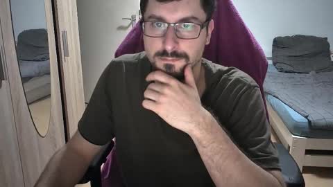 Snapshot of dan_the_man405 chatting on 09/09/25, 06:51 King Dan online show from 09/09/25, 06:51