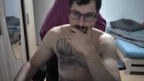 Snapshot of dan_the_man405 chatting on 09/16/25, 07:15 King Dan online show from 09/16/25, 07:15