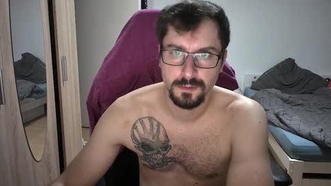 Snapshot of dan_the_man405 chatting on 09/20/25, 07:04 King Dan online show from 09/20/25, 07:04