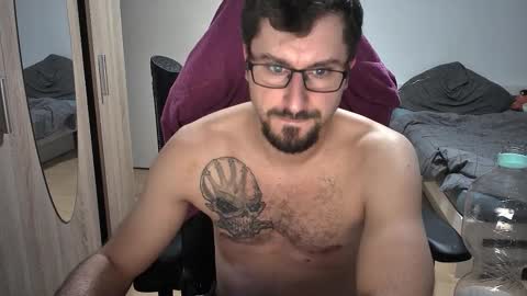 Snapshot of dan_the_man405 chatting on 09/21/25, 06:42 King Dan online show from 09/21/25, 06:42