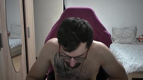 Snapshot of dan_the_man405 chatting on 09/25/25, 07:28 King Dan online show from 09/25/25, 07:28