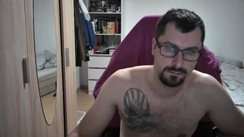 Snapshot of dan_the_man405 chatting on 10/27/25, 08:13 King Dan online show from 10/27/25, 08:13