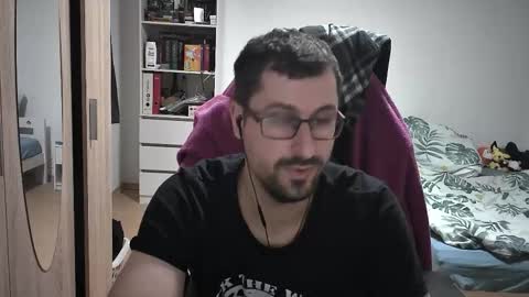 Snapshot of dan_the_man405 chatting on 11/04/25, 08:19 King Dan online show from 11/04/25, 08:19