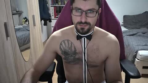 Snapshot of dan_the_man405 chatting on 11/22/25, 08:52 King Dan online show from 11/22/25, 08:52