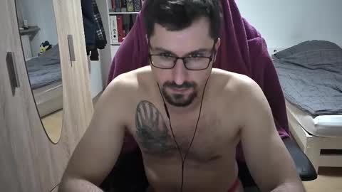 Snapshot of dan_the_man405 chatting on 11/25/25, 08:42 King Dan online show from 11/25/25, 08:42