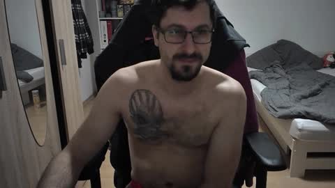 Snapshot of dan_the_man405 chatting on 12/18/25, 07:53 King Dan online show from 12/18/25, 07:53