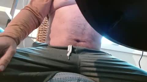 Snapshot of dan_va chatting on 12/18/25, 04:13 Dan online show from 12/18/25, 04:13