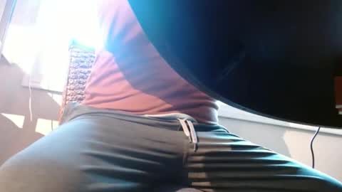 Snapshot of dan_va chatting on 12/19/25, 04:14 Dan online show from 12/19/25, 04:14