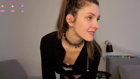 Snapshot of danaaddams chatting on 12/20/25, 09:33 danaaddams online show from 12/20/25, 09:33