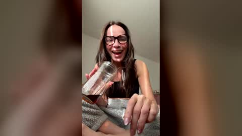 Snapshot of danadearmond chatting on 02/11/26, 11:21 DanaDeArmond online show from 02/11/26, 11:21