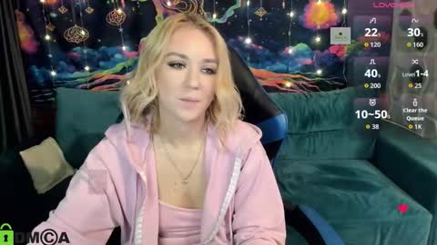 Snapshot of dances_queen chatting on 12/16/25, 07:57 dances_queen online show from 12/16/25, 07:57