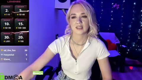 dances_queen online show from 06/18/26, 09:14