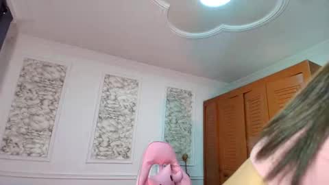 Danella Houston online show from 12/05/25, 05:53