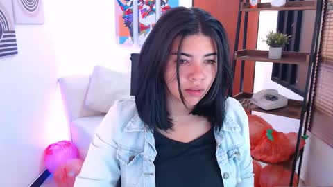 Veronica online show from 11/19/25, 10:26