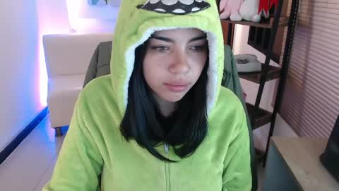 Veronica online show from 05/23/26, 12:09