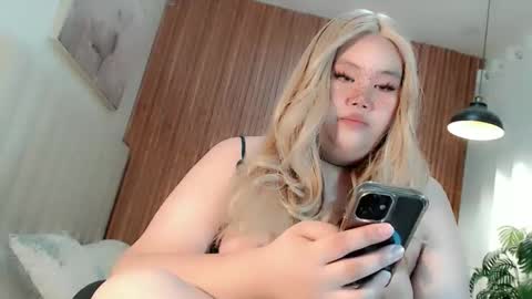 Snapshot of dangerous_womanxx chatting on 04/04/26, 03:42 Ms. K online show from 04/04/26, 03:42