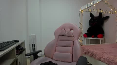 Snapshot of dani_clark_ chatting on 01/27/25, 05:58 Dani online show from 01/27/25, 05:58
