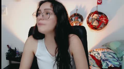 Snapshot of dani_jocelyn chatting on 12/20/24, 09:50 dani y jocelyn online show from 12/20/24, 09:50