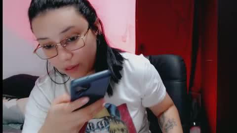 Snapshot of dani_jocelyn chatting on 01/21/25, 06:34 dani y jocelyn online show from 01/21/25, 06:34