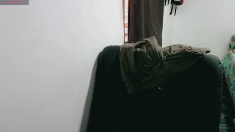 Snapshot of dani_jocelyn chatting on 10/22/25, 07:35 dani y jocelyn online show from 10/22/25, 07:35