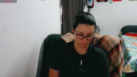 Snapshot of dani_jocelyn chatting on 10/28/25, 07:38 dani y jocelyn online show from 10/28/25, 07:38