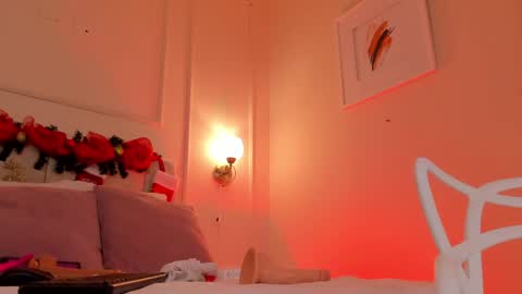 Snapshot of dani_skinny_ chatting on 12/12/24, 02:44 Hi I am Dani online show from 12/12/24, 02:44