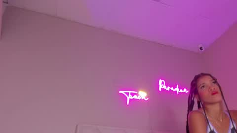 Snapshot of dani_skinny_ chatting on 09/15/25, 11:54 Hi I am Dani online show from 09/15/25, 11:54