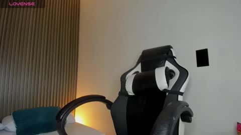 Dania online show from 12/14/25, 02:39