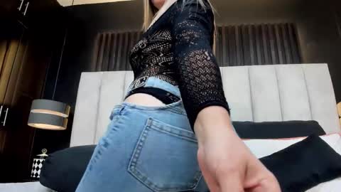Snapshot of dania_moore_ chatting on 03/24/26, 07:52 JANE online show from 03/24/26, 07:52