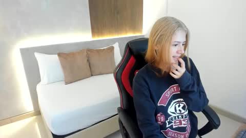 D A N I A online show from 09/12/25, 12:05