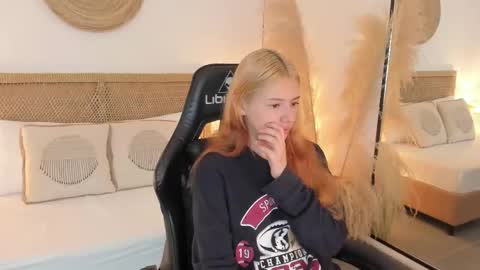 D A N I A online show from 09/22/25, 11:45