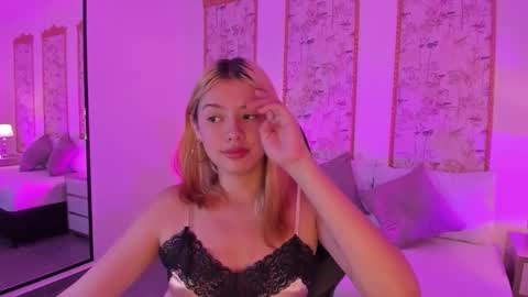 D A N I A online show from 11/13/25, 02:43