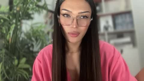 Snapshot of danica_walton chatting on 01/12/25, 07:42 danica_walton online show from 01/12/25, 07:42