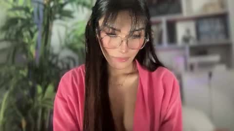 Snapshot of danica_walton chatting on 01/16/25, 01:47 danica_walton online show from 01/16/25, 01:47