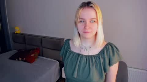 Snapshot of danicadias chatting on 03/17/26, 06:06 Carnelia online show from 03/17/26, 06:06