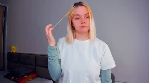 Snapshot of danicadias chatting on 03/21/26, 05:12 Carnelia online show from 03/21/26, 05:12