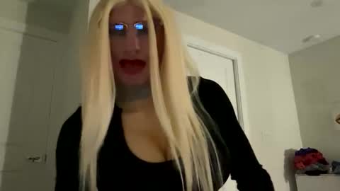 Snapshot of danicdgirl chatting on 10/12/25, 12:53 danicdgirl online show from 10/12/25, 12:53