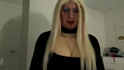 Snapshot of danicdgirl chatting on 02/15/26, 04:03 danicdgirl online show from 02/15/26, 04:03