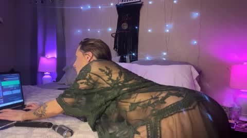 Snapshot of danidragon69 chatting on 01/15/25, 08:51 Dani Dragon online show from 01/15/25, 08:51