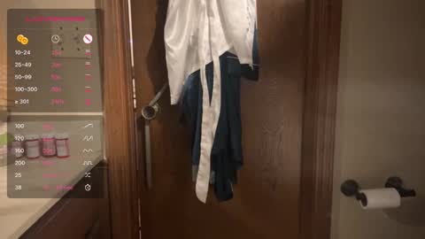 Snapshot of danidragon69 chatting on 01/17/25, 02:18 Dani Dragon online show from 01/17/25, 02:18