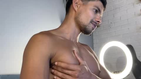 Snapshot of daniel0910s chatting on 12/24/24, 04:33 Daniel online show from 12/24/24, 04:33