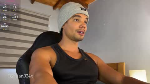 Snapshot of daniel0910s chatting on 12/14/25, 08:24 Daniel online show from 12/14/25, 08:24