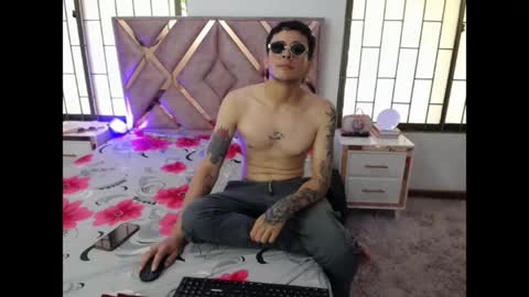daniel_velez26 online show from 04/30/26, 02:34