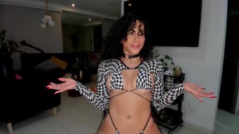 Snapshot of daniela_arenas chatting on 11/14/25, 02:21 daniela_arenas online show from 11/14/25, 02:21