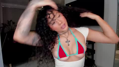 Snapshot of daniela_arenas chatting on 11/25/25, 03:28 daniela_arenas online show from 11/25/25, 03:28
